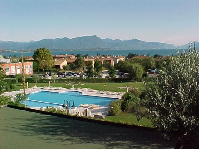 Villa Singola con Vista Panoramica sul Lago di Garda