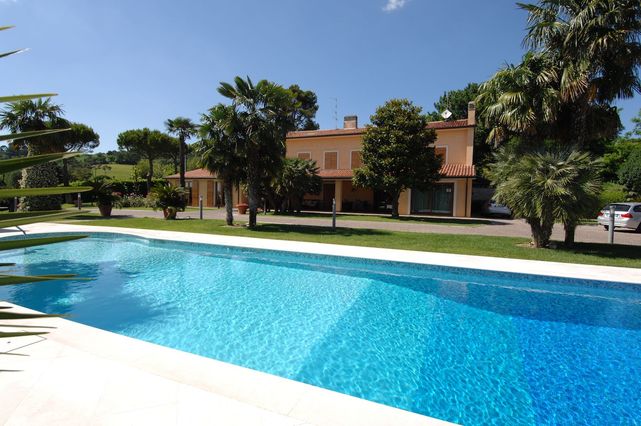 Sea View Luxus Villa in den Hügeln über der Stadt Pesaro
