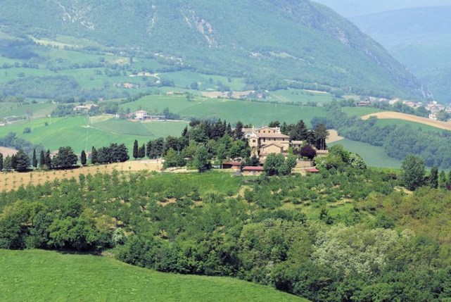 VILLA SEC XIX. FULLY RESTORED IN THE HILLS OF THE MARCHE REGION